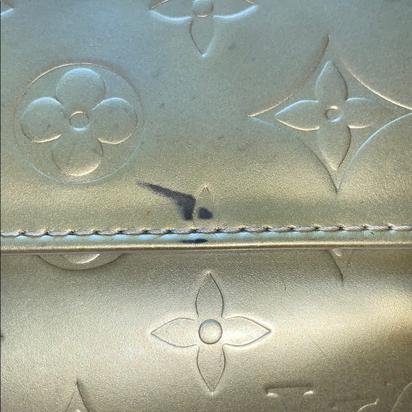 Louis Vuitton Patent Leather Vernis Purse in Lime - Picture 2 of 7